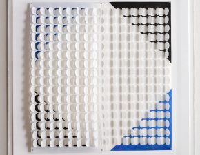 Sem título, 2020 | Tinta acrílica sobre papel de poliéster recortado | 3X33cm