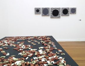 Ao fundo o políptico "Eclipse"