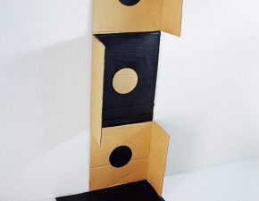 Sem título, 2003 | Papelão, tinta acrílica | 124X50X48cm