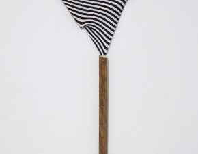 Sem título, 2022 | Lycra, chassi, madeira de obra, prego | 100X35cm