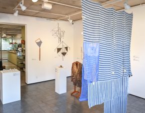 Vista parcial da exposição na Plexi Galeria, em São Paulo / SP